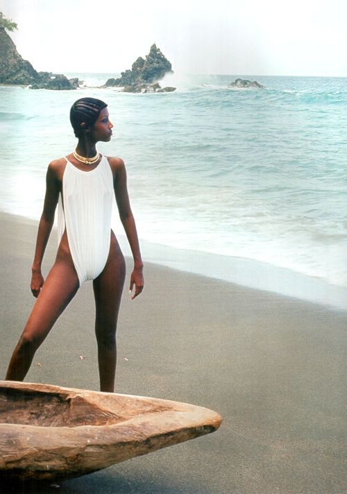 onthecoverofamagazine:  Vogue UK mayo 1976Iman ~ Foto: Norman