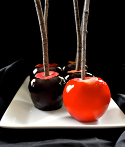 halloweenmagick:  Candy Apples 