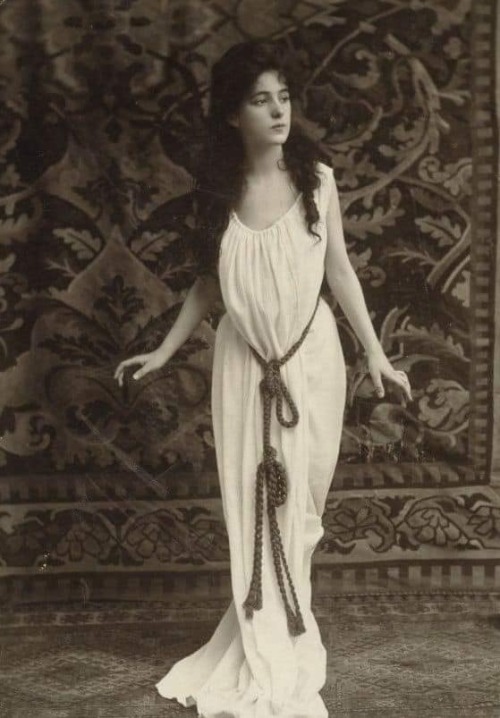 Evelyn Nesbit Nudes & Noises  