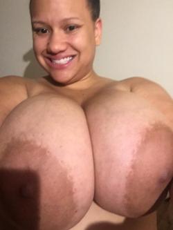 longdong8080:  Posting them big melons with a smile… Gotta