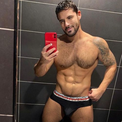 uburoi2:  ❤️‍🩹❤️‍🩹 très beau mâle musclé