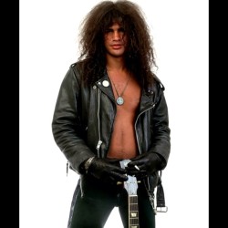 Holy shit the ultimate #mcm is Slash. I would do unGodly things