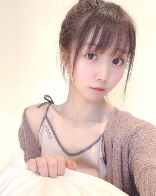 aimmmh2:  https://www.instagram.com/otani_emiri/