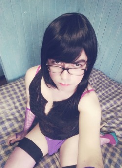 aleamateurcd:  new set, too selfies with my black hair part ¼what