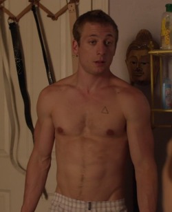 hotashellcelebmen:  More here :http://restituda.blogspot.com/2019/01/jeremy-allen-white-in-series-shameless.html