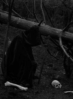 dark-recesses-of-the-soul:    ☽ dark, horror, eerie, macabre