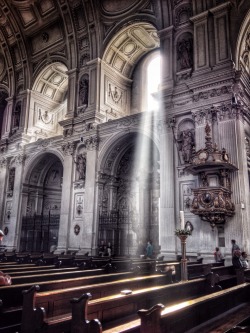 Sensazione….luce intensa  Dall'anima di una chiesa stupenda….