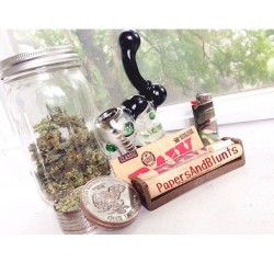 weedporndaily:  @papersandblunts is ready to smoke… http://ift.tt/1qNpNrq