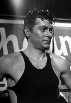 hunkhollywood:Tony Curtis as -”Houdini” - 1953