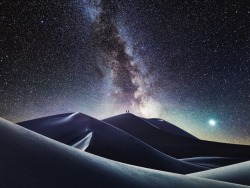 awesomeearthpix:  Milky Way over Death Valley National Park,