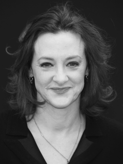  Maszületettbárány: Joan Cusack (1962)Ó, anyám!, Egy különc