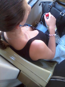 downblousebabes5:  Bus pervert spots a downblouse view â€¦ 