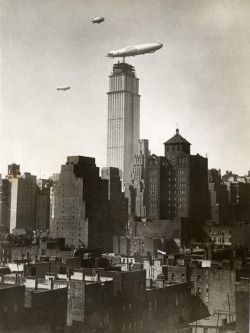 asloversdrown:Zeppelins in New York City passing an unfinished