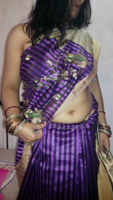 desiaunties4you:  Masti desi wife posing in a purple silk saree