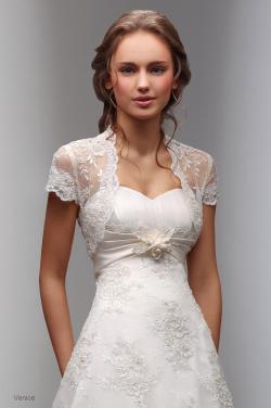 tori9b22:  This is sooooooo beautiful :) I love lace wedding