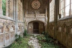 sixpenceee:  These are the handsome ruins of St-Etienne-le-Vieux,