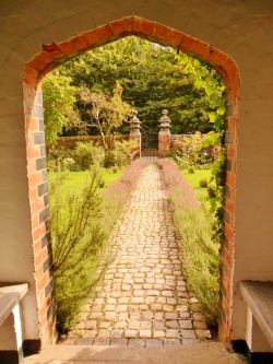 vwcampervan-aldridge:  Cobblestone garden path, Moseley Old Hall,