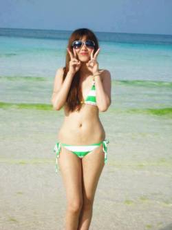 pinaybabesnow:  Sexy Filipina teen on a Philippines beach in