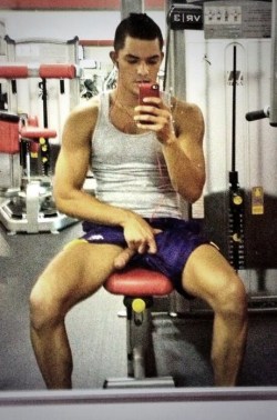 2hot2bstr8:  fuck!!!!!!!!!!!!!! get me to this gym NOWツツツ