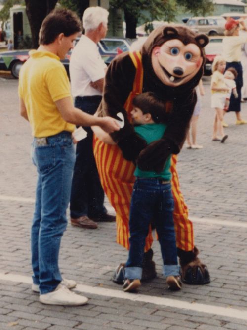 skeletonsiro:  With how spooky Weekend at Freddy’s is, I hope people are going back and looking at real life scary food mascots like the Showbiz Pizza Bear.  For extra creepiness, the kid’s shirt says “DICK THE BIRTHDAY BOY”  o.O