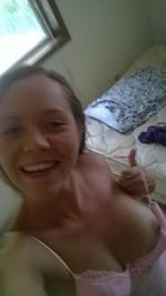 Iknowyouwantit89 taking selfies in her bed. 