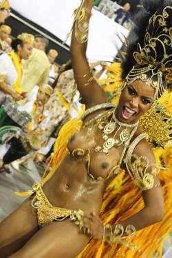   Brazilian woman at a 2016 carnival. Via Liga Carnaval LP.   