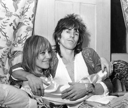 soundsof71:Anita Pallenberg & Keith Richards at home, by