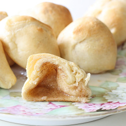 weeheartfood:  Marshmallows dipped in melted butter, then cinnamon