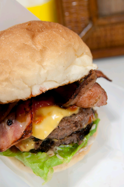 verticalfood:  Double Bacon Cheeseburger Gordie’s (by Yuichi