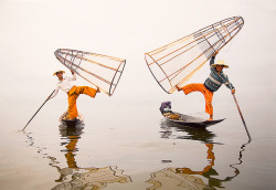 aerbor:  Floating Grace. Inle Lake by AndersonImages on Flickr.