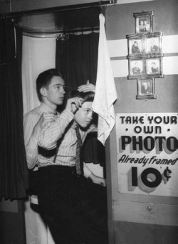 wehadfacesthen:  “Take Your Own Photo Already Framed”Photo