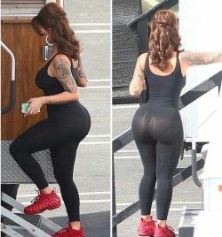 thacakery:  Bruh Amber Rose so fucking cakey