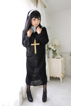 Cosplay Girl Higurashi Ran (Nun) 3