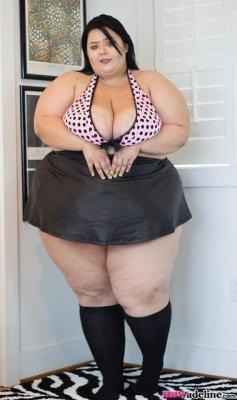 bbwsrock:juicybbwchicks:  Naughty BBW & SSBBW Pics      (via