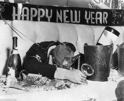 maudelynn:  Happy New Year !      New York City c.1935 