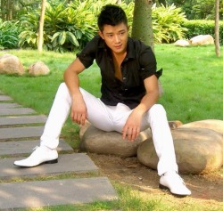 rebelziid:  Pretty Chinese Dude