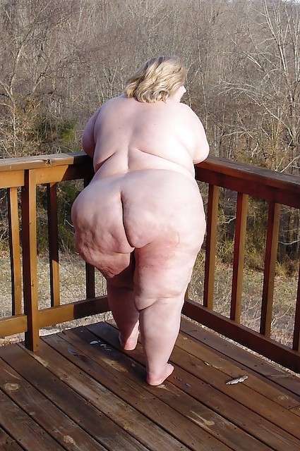 ssbbwfanatic:  bigdreamsbbw:  I always wonder if there are more than just three photos of this magnificent lady  If there are i want them all