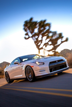 wearevanity:  GT-R | Source | WAV 