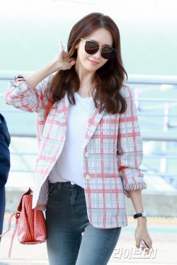 fyeah-yoona:  Source: 라이브EN  - 160516 - Yoona at ICN Airport