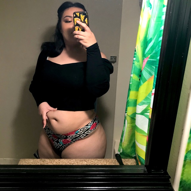 thick-bunny:Very full belly after a night out 🍽💖