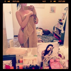 vorpalsuicide:  Just chilling in my towel cos I don’t wanna