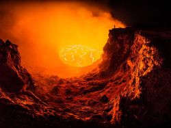 Heat seeker (standing on the rim of Halemaumau crater, Kilauea,