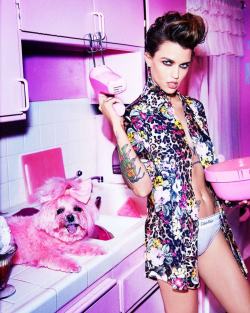 I love everything about this shoot 🐾🌸💁🏻 @rubyrose