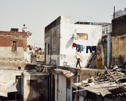 thomasprior:  kids on roofs, India, 2015