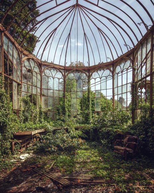 mynocturnality:  Abandoned Conservatory by Mathias Mahling. 