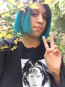 radiopastel: I love the new color of my hair ;a;(y mi polerón