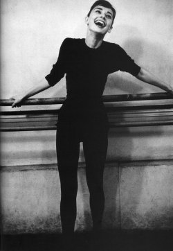 miss-vanilla:  David Seymour - Audrey Hepburn during ballet rehearsal