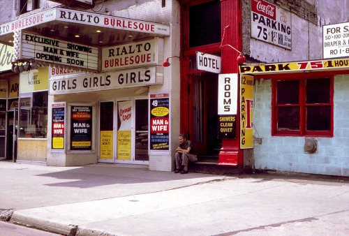 Press photo dated from the mid-70’s features a decidedly seedy view on the ‘RIALTO Theatre’ in Chicago.. By this time, classic Burlesque had all but disappeared; with most venues converting to porno theatres to survive..