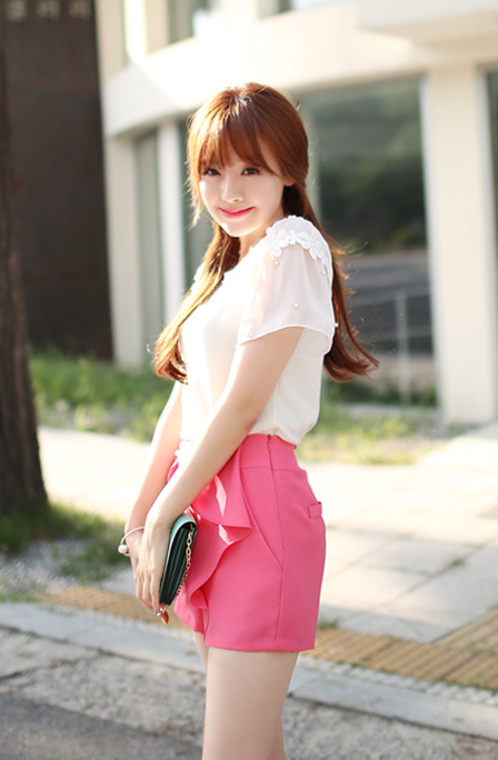 korean-dreams-girls:  Kim Shin Yeong - August 04, 2014 Set