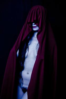 dekilah:  Red-cloaked mystery… Photographer: Kenji Gunderson,